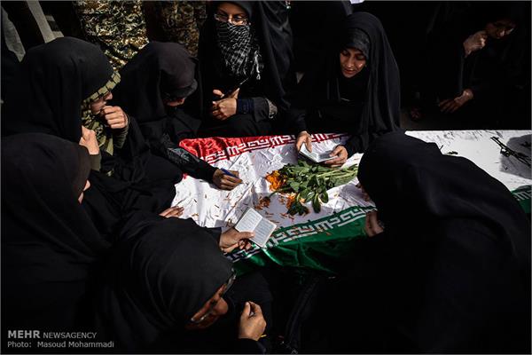 بازگشت پیکرهای ۶۸ شهید دوران دفاع مقدس به کشور 25