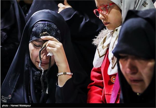 دیدار خانواده شهید تازه تفحص شده مهدی سیفی با پیکر وی 2