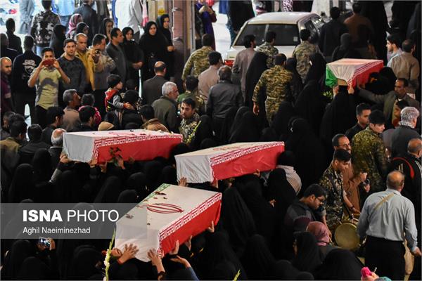 تشیع شبانه ۲۸ شهید تازه تفحص شده در آبادان 7