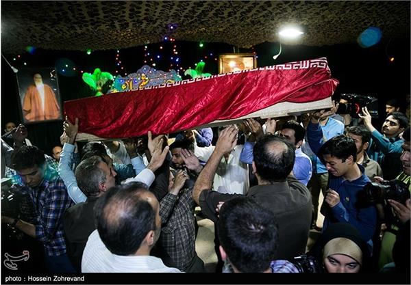 دیدار خانواده شهید ناصر مظفری با پیکر فرزندشان پس از ۳۳ سال 13