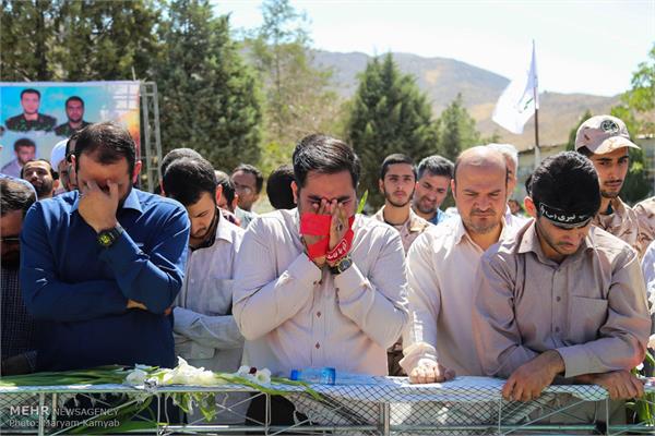 تشییع پیکر شهید گمنام در دهکده مقاومت تهران 17