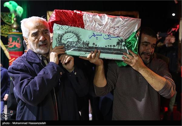 دیدار خانواده شهید تازه تفحص شده حسین سپهر با پیکر وی 20