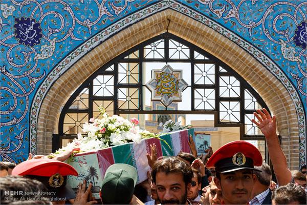 مراسم تشییع پیکر چهار شهید گمنام دفاع مقدس در تبریز 6