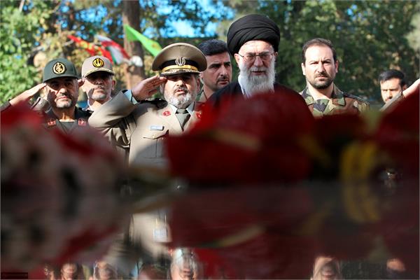 حضور فرمانده کل قوا در جوار شهدای گمنام دانشگاه هوایی شهید ستاری