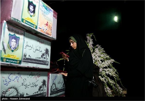 دیدار خانواده شهید ناصر مظفری با پیکر فرزندشان پس از ۳۳ سال 18