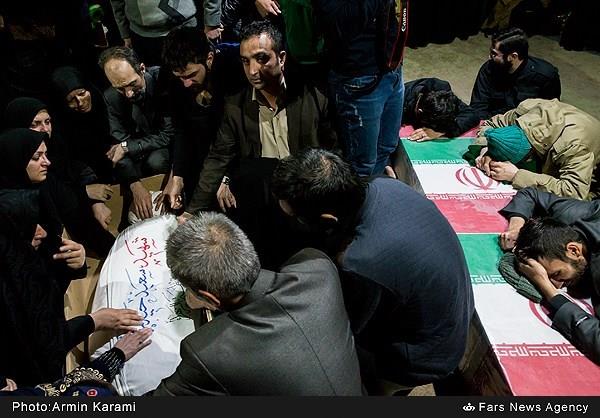 اولین دیدار خانواده شهید حیدری با فرزند شهیدشان 19