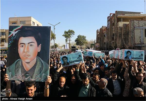 مراسم تشییع پیکر ۱۲ شهید دفاع مقدس - اصفهان 5