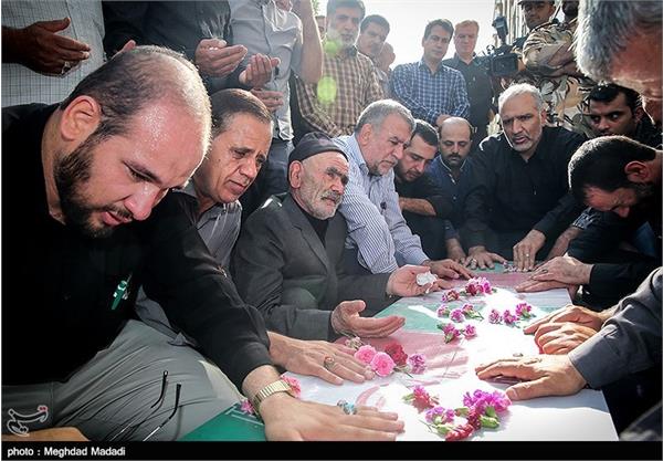 تشییع پیکر شهید عزت الله رضاعلی 12