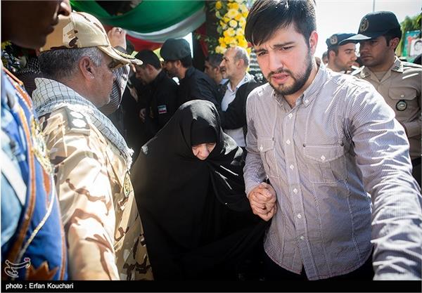 اولین دیدار خانواده شهید مرتضی محمد با فرزند شهیدشان 1