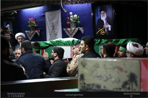 وداع با پیکرهای مطهر شهیدان آیت‌الله علی رازینی و حجت‌الاسلام محمد مقیسه - 30 دی 1403 7