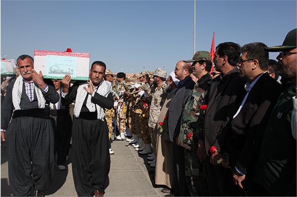 مراسم استقبال از 17 شهید دوران دفاع مقدس در مرز باشماق مریوان 16