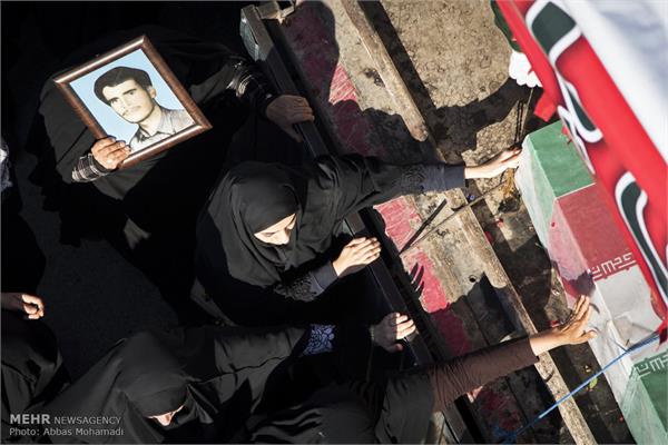 تشییع پیکر شهدای گمنام هشت سال دفاع مقدس در لامرد 11