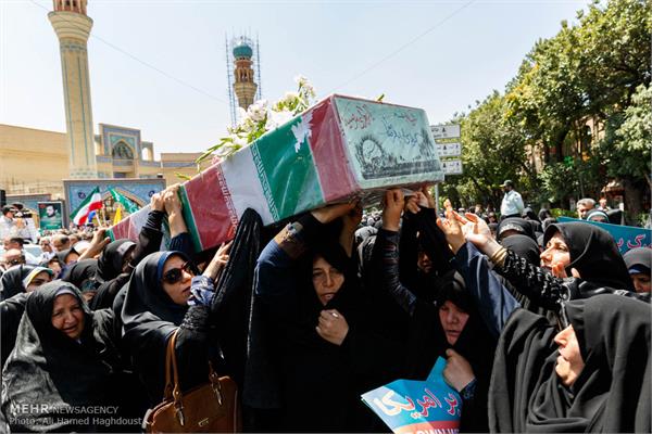 مراسم تشییع پیکر چهار شهید گمنام دفاع مقدس در تبریز 13