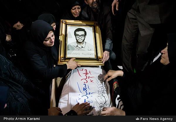 اولین دیدار خانواده شهید حیدری با فرزند شهیدشان 3