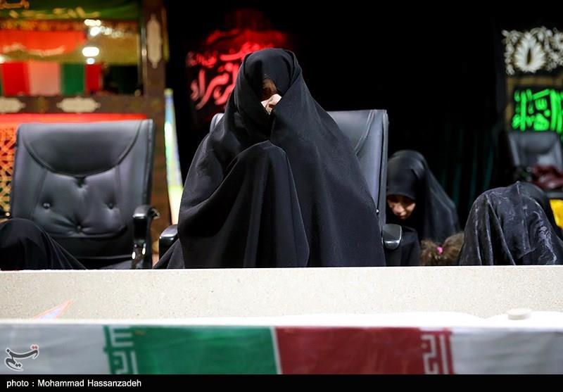 دیدار خانواده شهید تازه تفحص شده حسین سپهر با پیکر وی 1