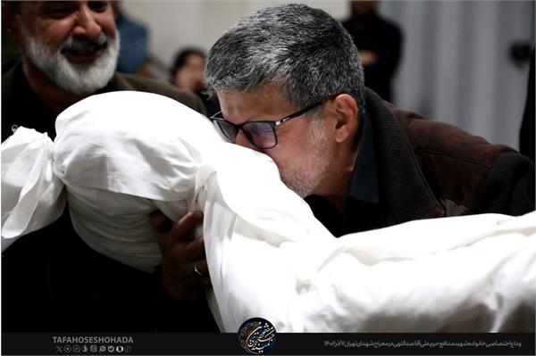 وداع با پیکر مطهر شهید مدافع حرم علی آقاعبداللهی 7 آذر 1402 5