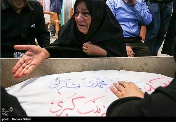 مراسم وداع با پیکر شهدای احراز هویت شده در اصفهان 12