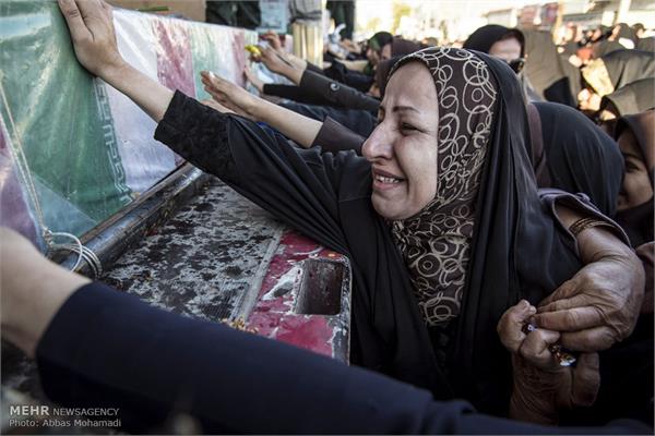 تشییع پیکر شهدای گمنام هشت سال دفاع مقدس در لامرد 1