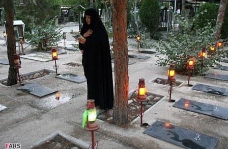 افطاری در جوار مزار شهدای گمنام