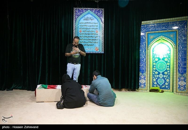 دیدار خانواده شهید ناصر مظفری با پیکر فرزندشان پس از ۳۳ سال 1