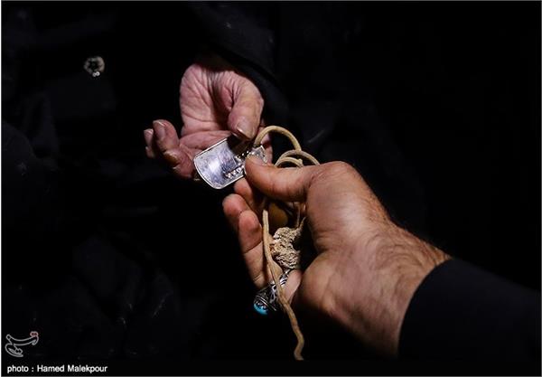 دیدار خانواده شهید علیرضا نوروزی با پیکر وی پس از ۳۵ سال 10