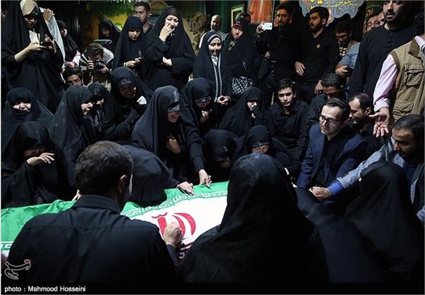 حضور خانواده سردار شهید حسین همدانی در معراج شهدا 11