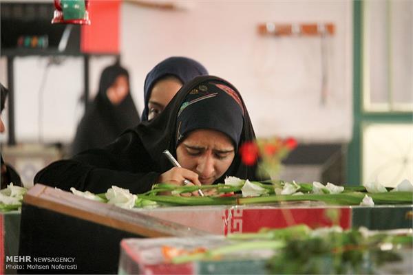 استقبال از ۸ شهید گمنام در فرودگاه بیرجند 12