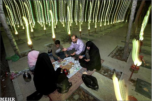 افطار در جوار مزار شهدای گمنام