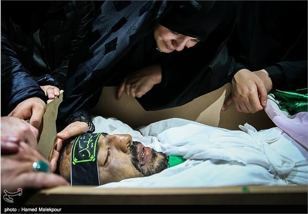 وداع با پیکر شهید مدافع حرم احمد اسماعیلی 11