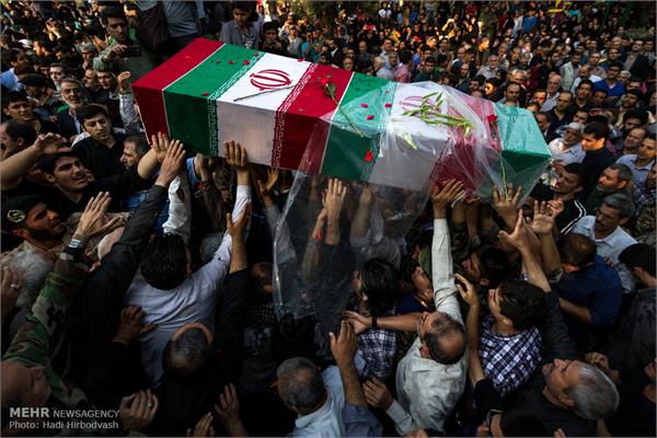 مراسم تشییع پیکر سه شهید گمنام دفاع مقدس در تهران 3