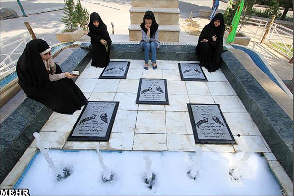 مزار مطهر شهدای در دانشگاه های تهران