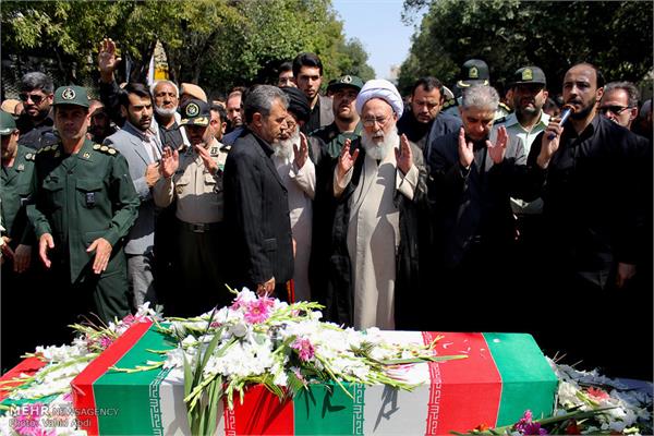 مراسم تشییع شهدای گمنام در تبریز 16