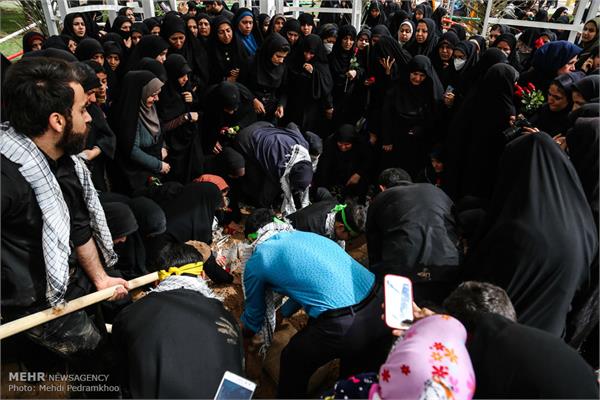 مراسم تشییع و تدفین دو شهید گمنام در دانشگاه پیام نور مرکز اهواز 21