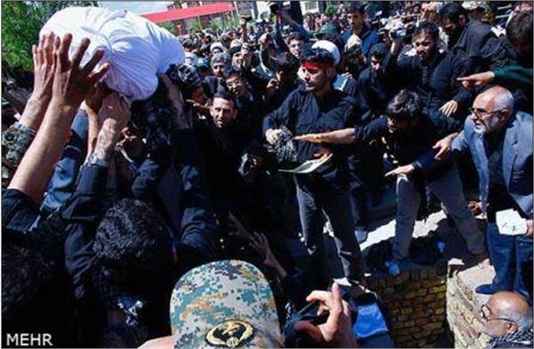 تشییع و خاکسپاری شهدای گمنام در دانشگاه آزاد تاکستان