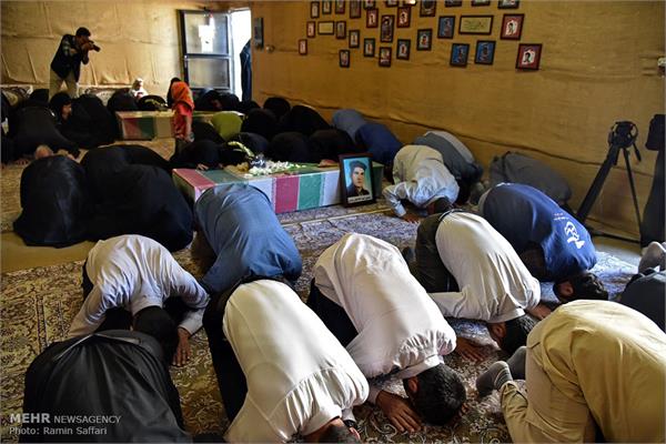 ورود پیکر ۱۸ شهید گمنام دفاع مقدس از طریق فرودگاه اهواز 10