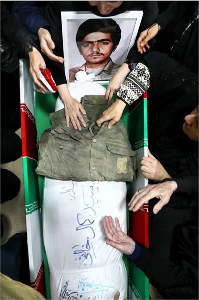 وداع با پیکر مطهر طلبه پاسدار شهید سید کمال خالقی - 2 دی 1402 4