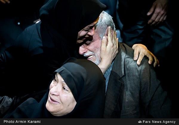 اولین دیدار خانواده شهید حیدری با فرزند شهیدشان 17