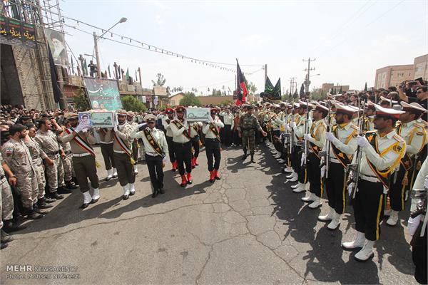 مراسم تشییع پیکر دو شهید دوران دفاع مقدس در بیرجند 8