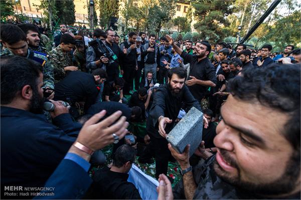 مراسم تشییع پیکر سه شهید گمنام دفاع مقدس در تهران 17