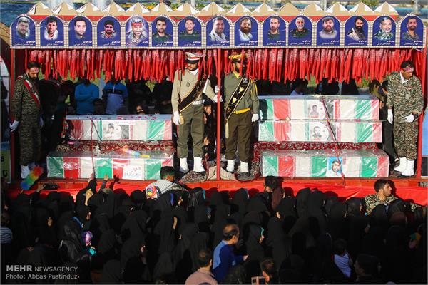 مراسم تشییع بیست شهید دوران دفاع مقدس در اصفهان 6