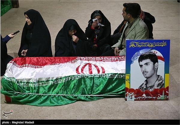 دیدار خانواده شهید کنی با پیکر فرزندشان پس از ۳۲ سال