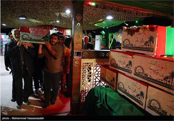 دیدار خانواده شهید تازه تفحص شده حسین سپهر با پیکر وی 16