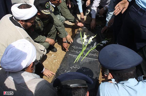 تشییع و خاکسپاری دو شهید گمنام در شهرک توحید نهاجا(تهران)