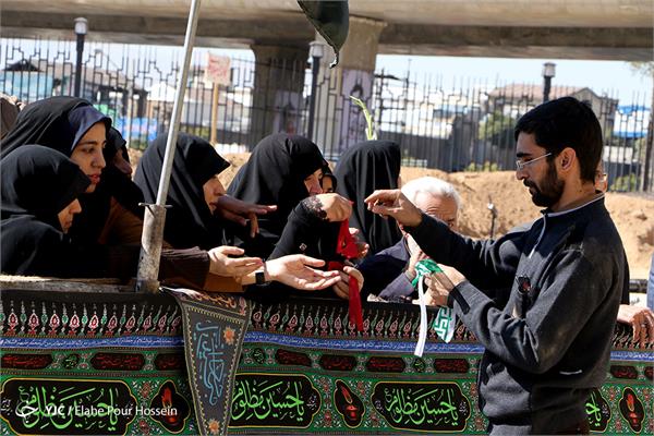 مراسم تشییع و تدفین دو شهید گمنام دفاع مقدس در شیراز 19