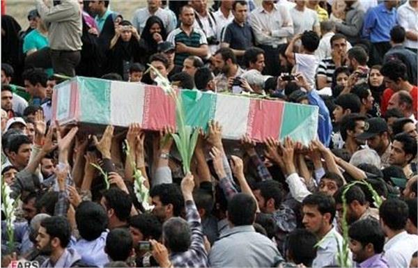 تشییع پیکر هفت شهید دفاع مقدس در اصفهان