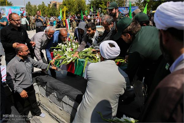 مراسم تشییع پیکر دو شهید گمنام در هادیشهر 21