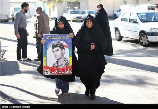 دیدار خانواده شهید کنی با پیکر فرزندشان پس از ۳۲ سال