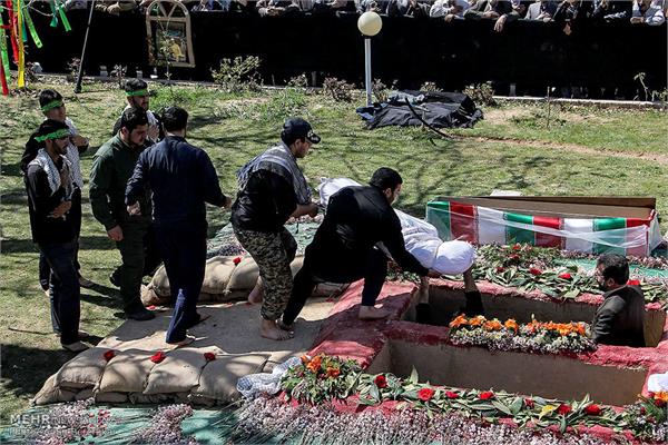 مراسم تشییع و تدفین پیکر مطهر دو شهید گمنام در شیراز‎ 26