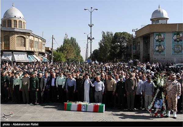 تشییع پیکر شهید غواص امیر مسعود محمدزاده در استان همدان 1
