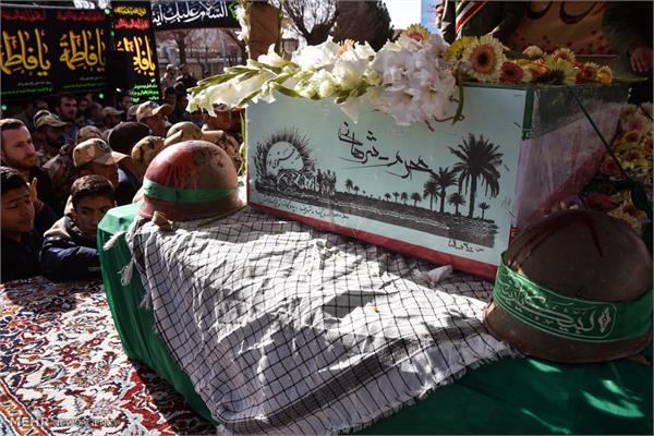 مراسم تشییع و خاکسپاری یک شهید گمنام در شهرضا اصفهان 5